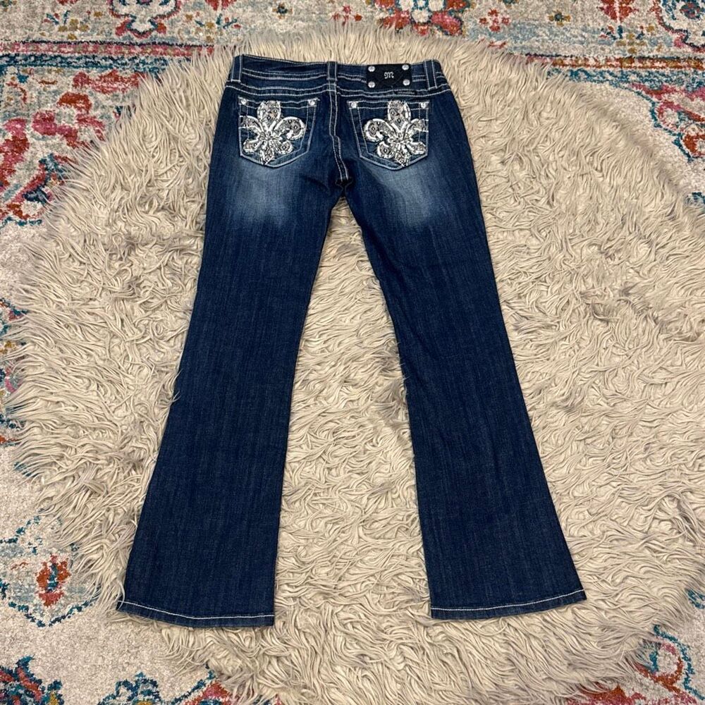 Miss Me Jeans – Size 29 – Bootcut with Embroidered Fleur-de-Lis Pockets